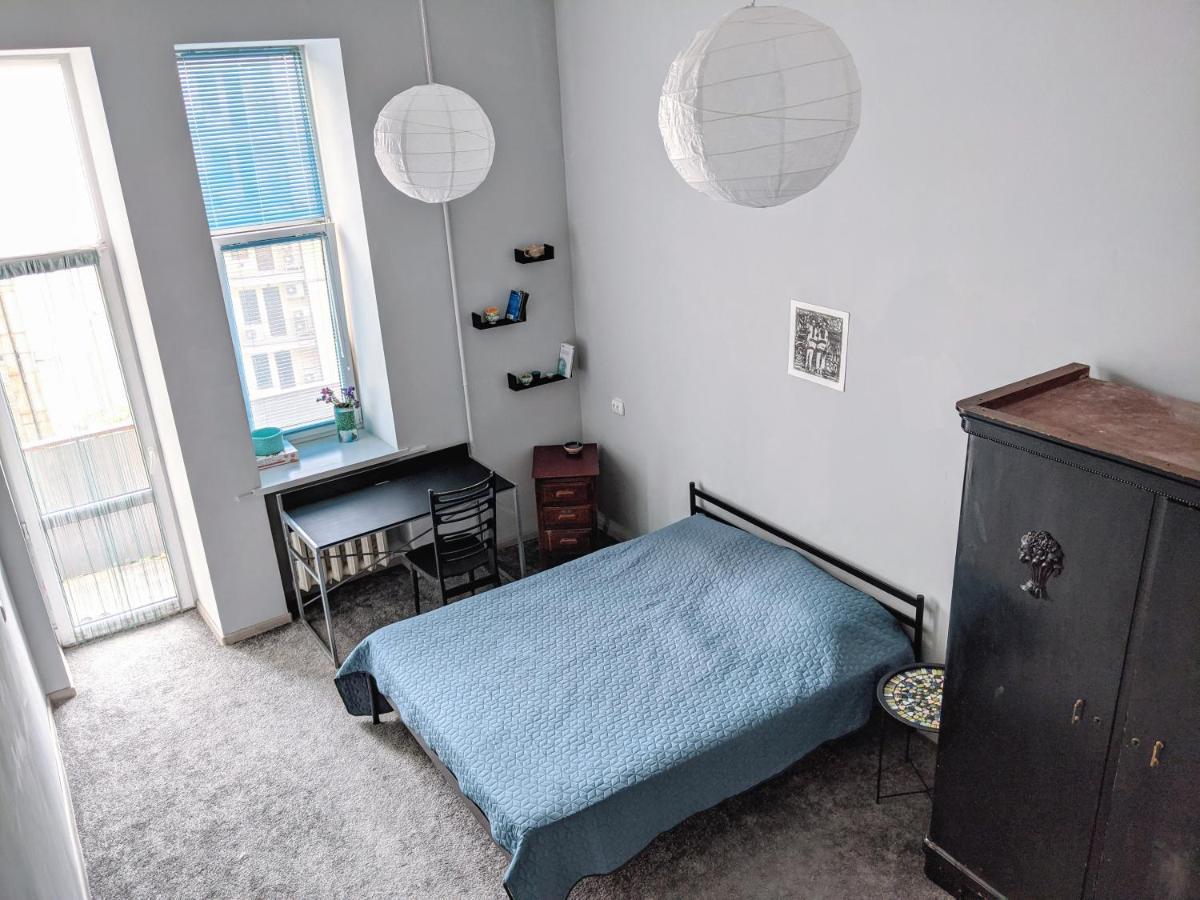 Entire 2-Bedroom Authentic Flat Kiev Buitenkant foto