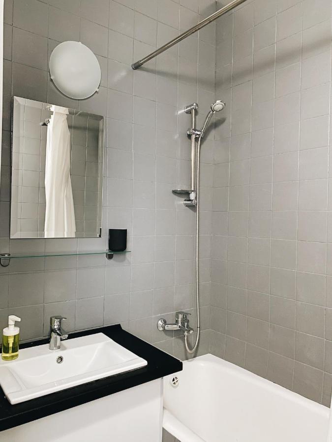 Entire 2-Bedroom Authentic Flat Kiev Buitenkant foto